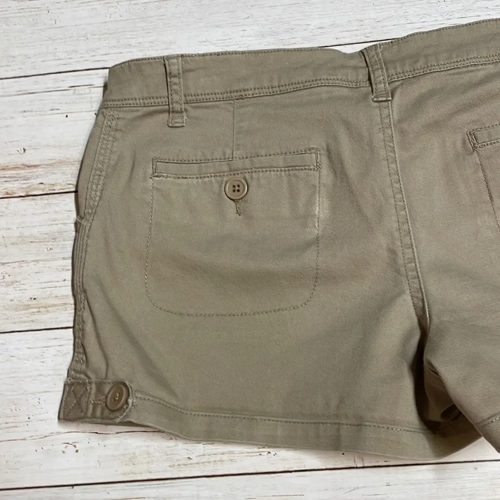 College classics khaki color Michigan State Spartans shorts. Size 5. - Picture 7 of 10